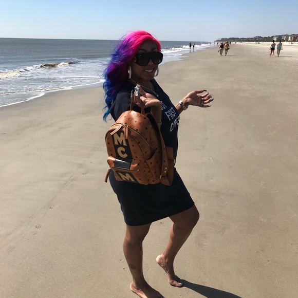 Meet your Posher, Erica - Picture 1 of 1